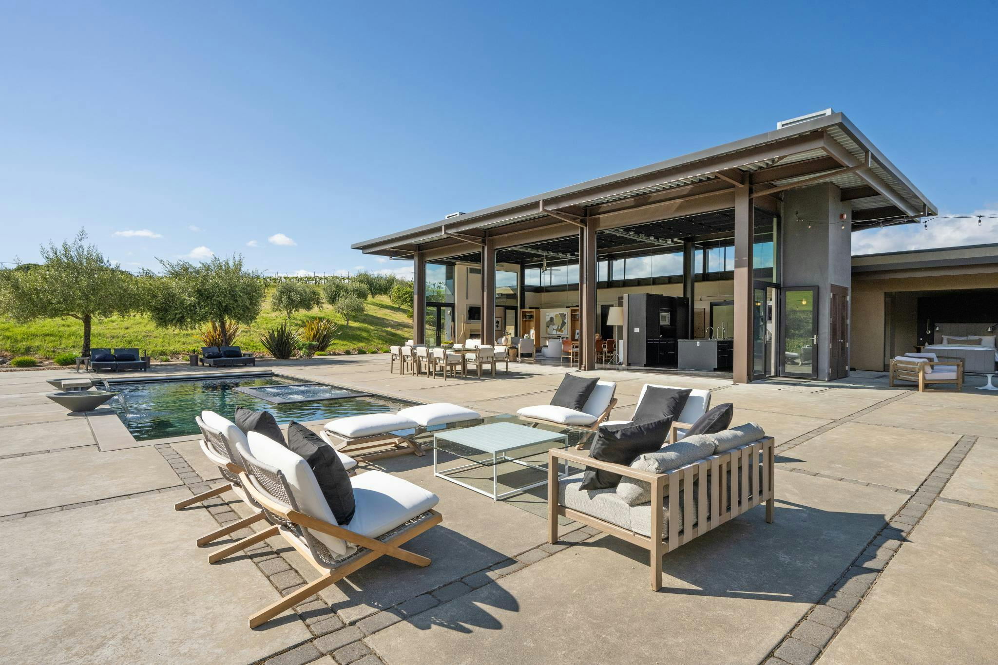 Meridith-Baer-Home-Home-Staging-California-The-Glass-House-Outdoor